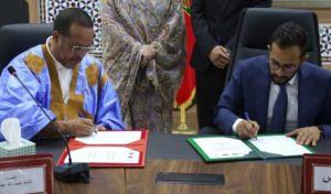 Signature d&rsquo;un accord de partenariat et de coopération entre les municipalités de Dakhla et de Toujounine